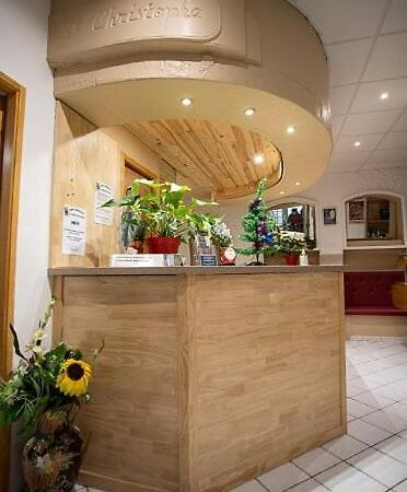 Hotel-Restaurant Le Saint Christophe Lourdes Exterior foto