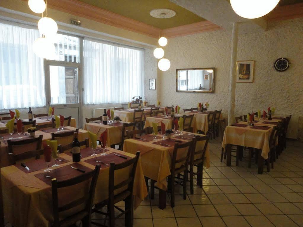 Hotel-Restaurant Le Saint Christophe Lourdes Exterior foto