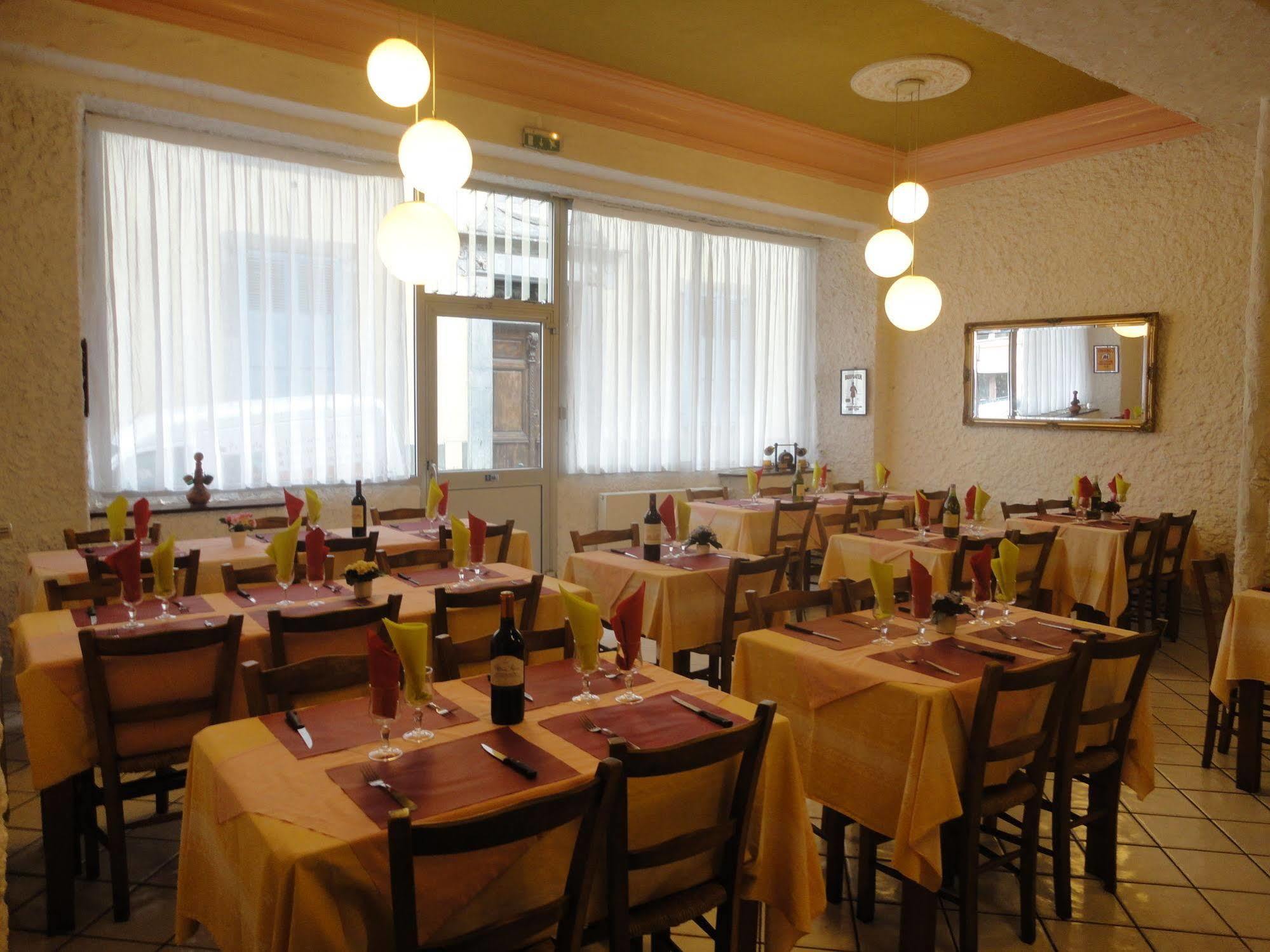 Hotel-Restaurant Le Saint Christophe Lourdes Exterior foto